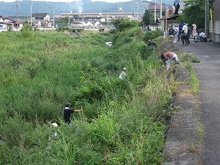 僕の担当は 川原の草刈