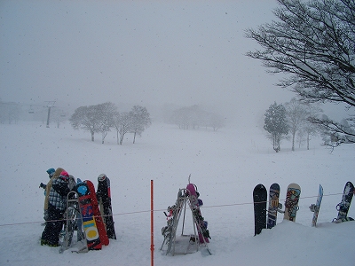 吹雪で極寒です。