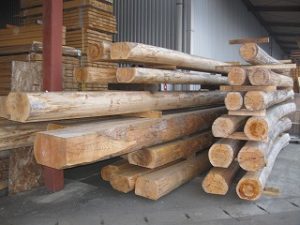 新築住宅の構造材の木材搬入