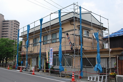 外壁の塗り替え ・ スラブ屋上に屋根設置