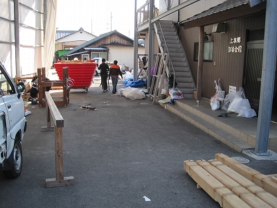 祭りも終わり片付け