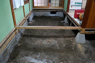床の修理／テラスの波板張替え
