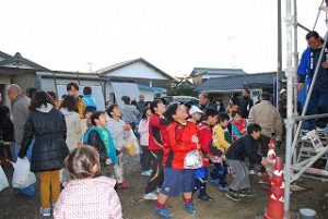 建前・上棟の日にお餅まき