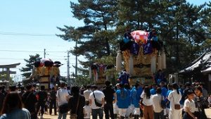 岸之下太鼓台＆濱中太鼓台