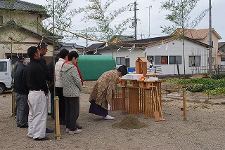 着工前の地鎮祭