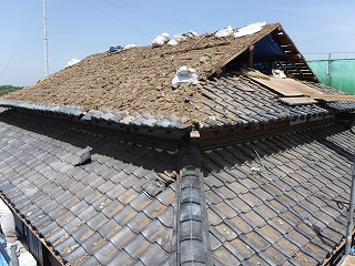 屋根瓦の葺き替え工事 山内建匠有限会社