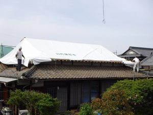 入母屋造りの屋根瓦葺き替え工事