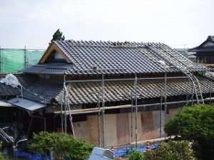 入母屋屋根の瓦葺き替え工事