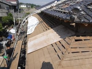 入母屋屋根の瓦葺き替え工事