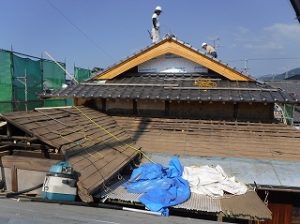 入母屋屋根の瓦葺き替え工事