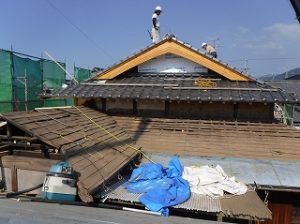 入母屋屋根の瓦葺き替え工事