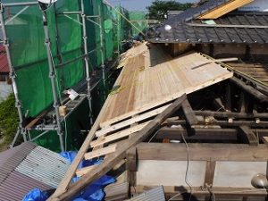 入母屋屋根の瓦葺き替え工事