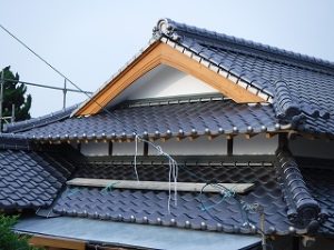 屋根和瓦の葺き替え左官漆喰塗り