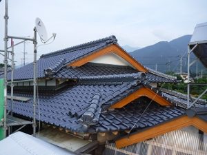 屋根和瓦の葺き替え左官漆喰塗り