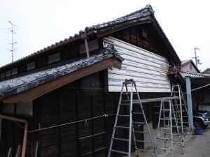 屋根破風板の取替えと外壁腰板の張替え