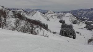 長野県戸狩スキー場でスノーボード