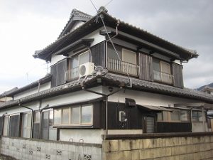 入母屋造りの住宅