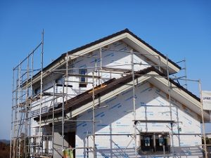 木造二階建ての新築住宅の工事状況