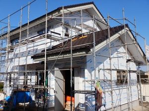 木造二階建ての新築住宅の工事状況