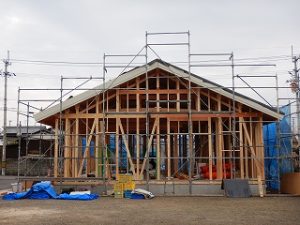 建前・上棟後の新築住宅