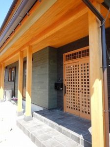 下屋根のある新築住宅