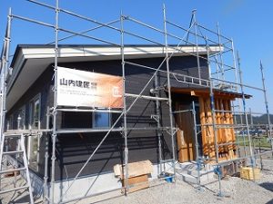 平屋建て新築住宅の外壁サイディング張り施工