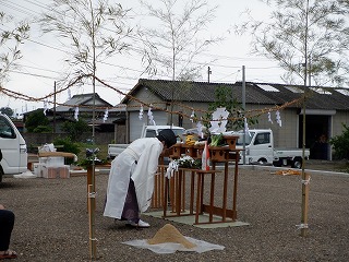 新築住宅の地鎮祭が執り行われました