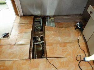 台所床下配管の漏水修理