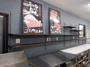 精肉店の売り場化粧棚