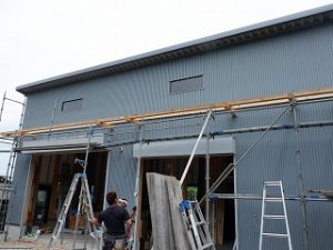 新築倉庫の外壁