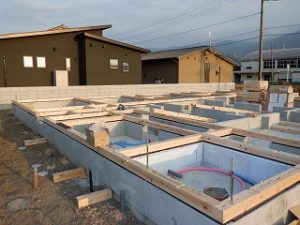 新築住宅の建前・上棟前　土台敷き