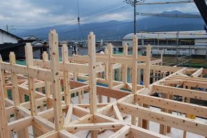 吹き抜け勾配天井