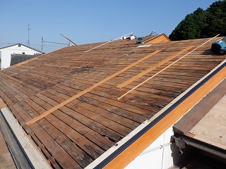 屋根瓦葺き替え工事の着工
