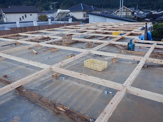 屋根の梁土台敷き