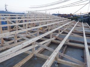 鉄骨造の屋根設置