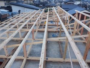 鉄骨造の屋根設置