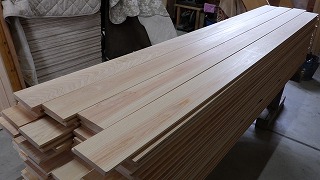 檜板の腰板を手加工