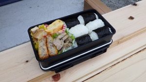 おにぎり弁当