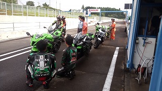 【Ｋａｗａｓａｋｉ】 トップ・ライダーのサイン！！