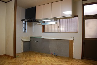 台所床張替え・キッチン高さの嵩上げ