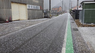 突然の霰（あられ）