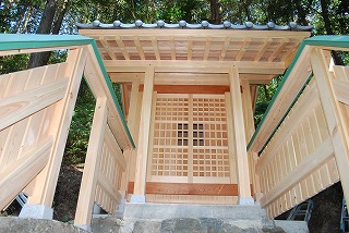 八幡神社 渡り通路 囲い塀の完成