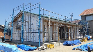 新築住宅の大工造作中